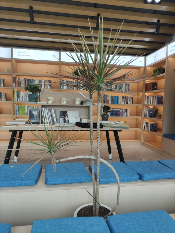 公园内的咖啡书屋。