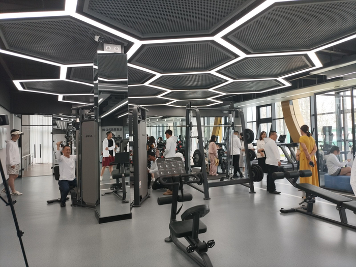 公园内建成的一天一元钱就能进的健身房。