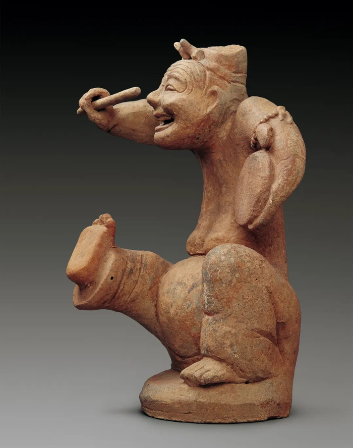 击鼓说唱俑（东汉），高56厘米，1957年四川省成都市天回山出土