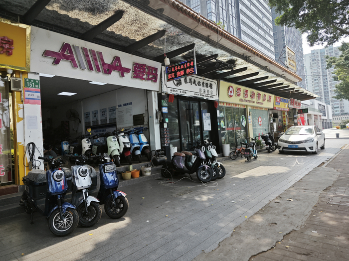 尚未清退的蕙兰苑地块商户，图片来源：时代财经摄