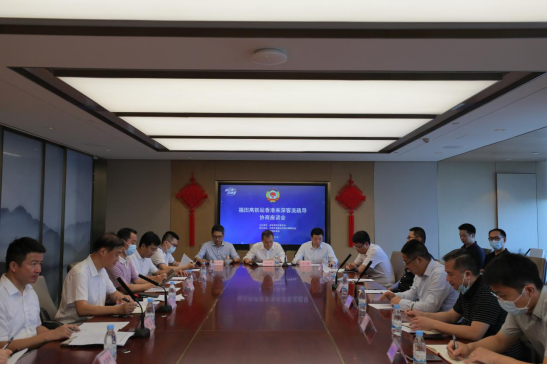 深圳市政协“身边事好商量”调研组开展协商会。（图片由刘茜摄）