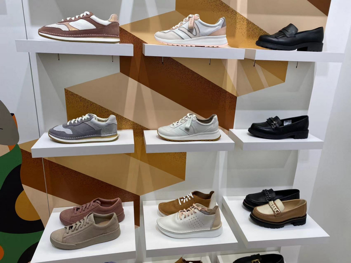 不少皮鞋品牌都推出了运动风皮鞋。