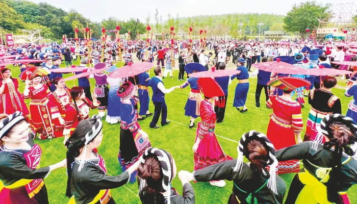 2023年“壮族三月三·八桂嘉年华”开幕式在南宁青秀山风景区举行。记者潘浩 摄