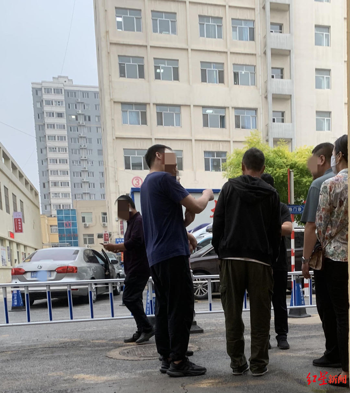 ↑在医院等候的家属