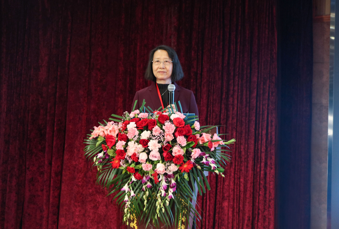 医科大学附属北京同仁医院眼底组教授,北京民众眼科医院总院长卢宁