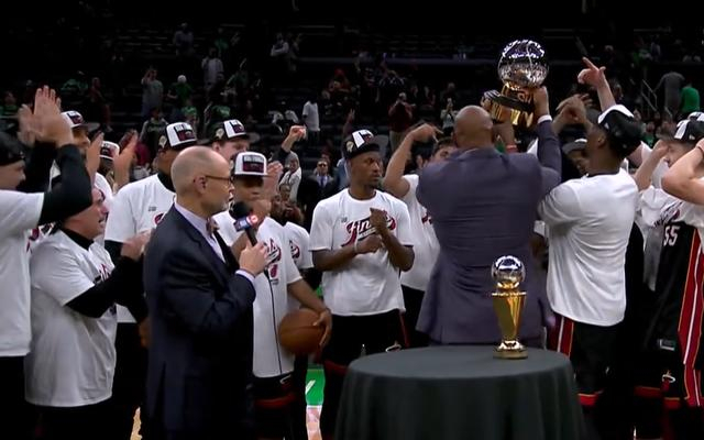 热火击败凯尔特人获得NBA东部冠军。  直播截图