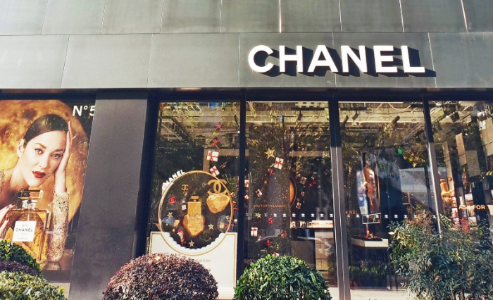 图为上海香奈儿专卖店。（图片由CNSPHOTO提供）