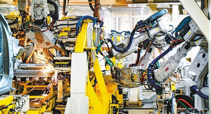 吉利汽车西安制造基地智能生产线。（记者 窦翊明 摄）