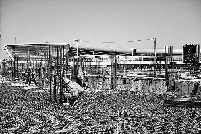 今年3月，记者探访新桥机场二期改扩建工程施工现场。（本报资料图）