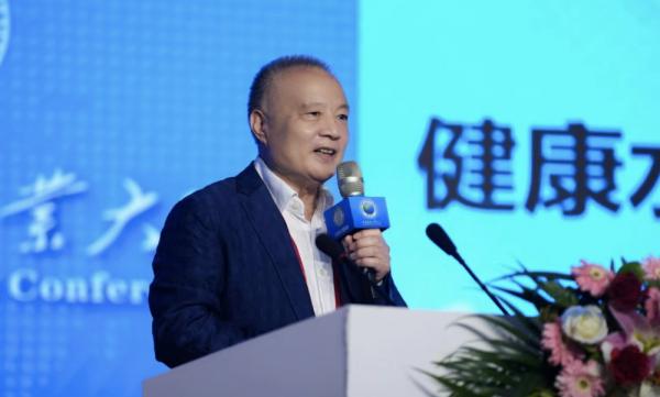 中国工程院院士侯立安发言