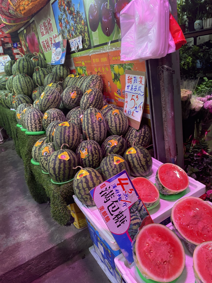 广州越秀区某水果摊的西瓜价格 时代周报 李杭/摄