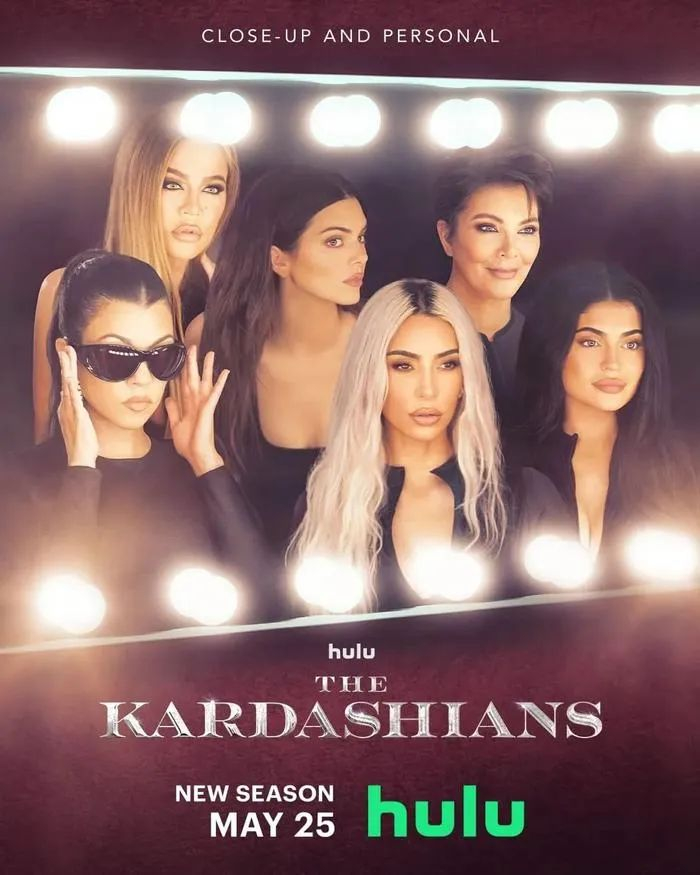 《The Kardashians》海报