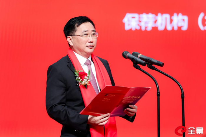 　　图二 南京市人大常委会副主任、栖霞区委书记戴华杰致辞