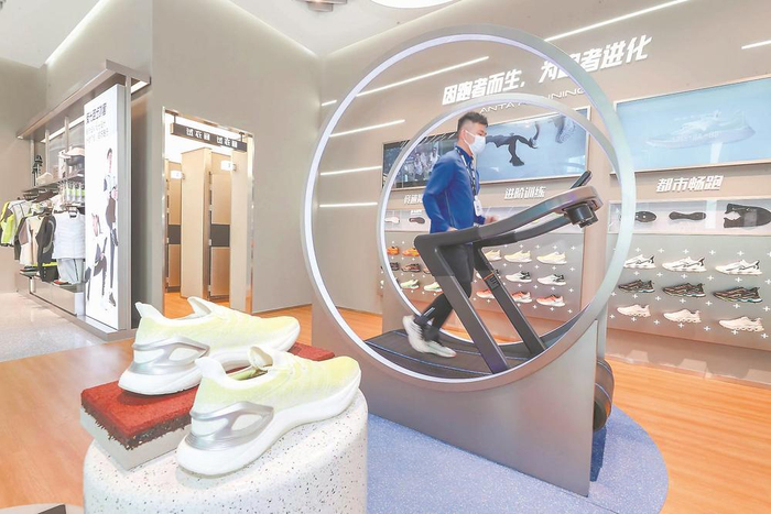 安踏通过海外品牌并购实现整个品牌矩阵的布局。  董严军 摄