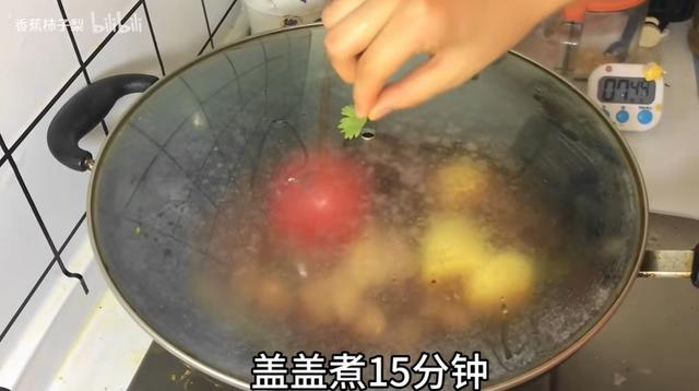 提把没了，用香菜叶堵住孔