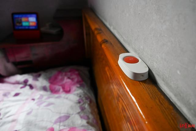 ▲老人家里安装的一键报警按钮