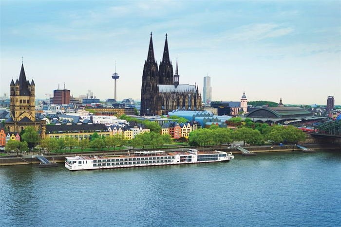 停靠于科隆市中心的维京长船