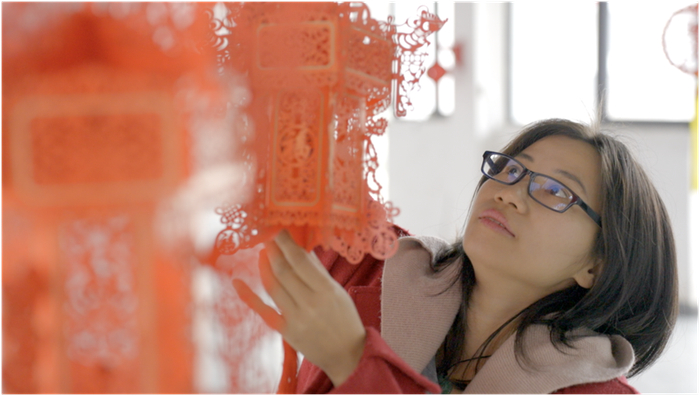 ▲易少玲出生的永州东安县，至今保留着做工精美的清代老宅建筑群。受传统手艺的熏陶，易少玲从小就喜欢画画，有着美术天分。