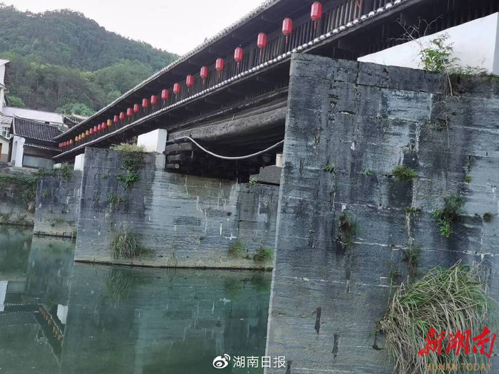 风雨桥桥墩的棱形分水设计。杨军 摄