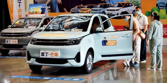 2021年10月，车展上的雷丁芒果新能源汽车。图/视觉中国