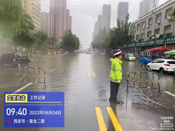 【积水路段】 碑林：1、咸宁西路兴庆路十字西边西向东积水； 