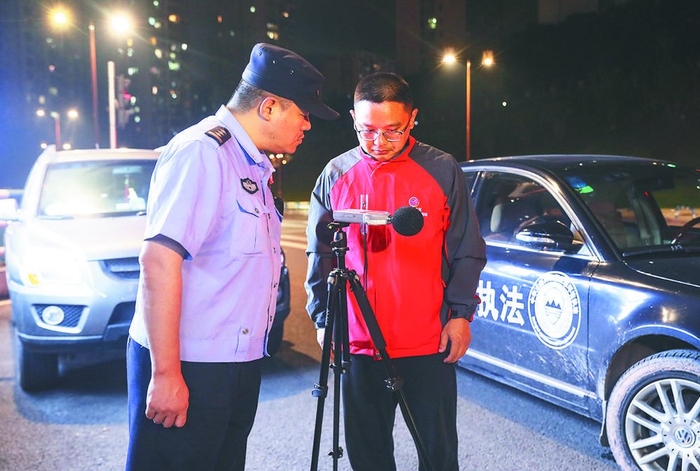     6月1日夜间，沙坪坝区开展噪音污染专项检查。    据重庆日报