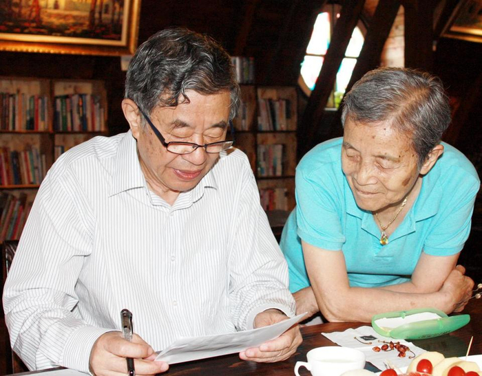 图片说明：舒乙夫妇给女儿写慢递信件