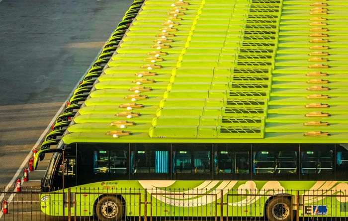 北京公交车。吕昊俊摄（中经视觉）