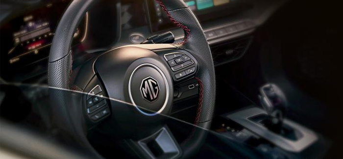 名爵MG5采用D型多功能方向盘。 MG品牌供图 华龙网发