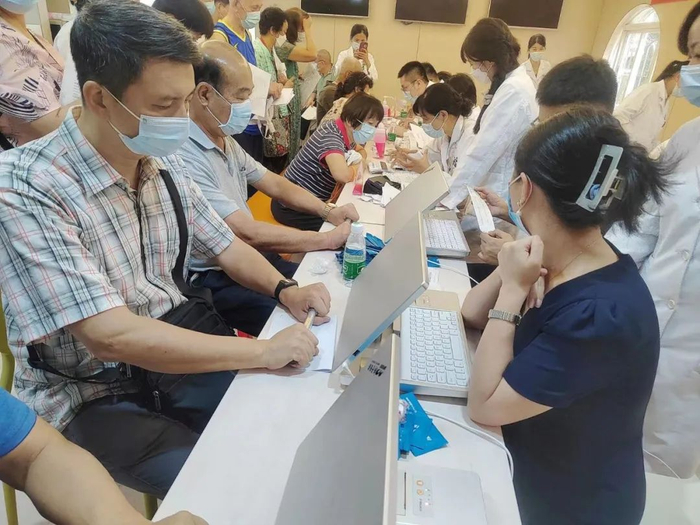 ▲阳普医疗手持式设备筛查房颤