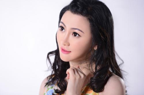 李嘉一曾在电视剧《风云1949》中饰演孙佳丽,《惊天大迷局》中饰演毕