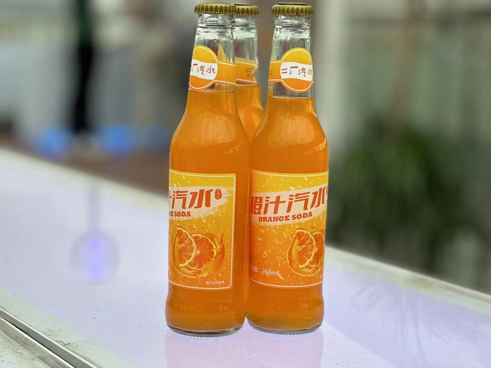兰世立的二厂汽水。时代财经/摄