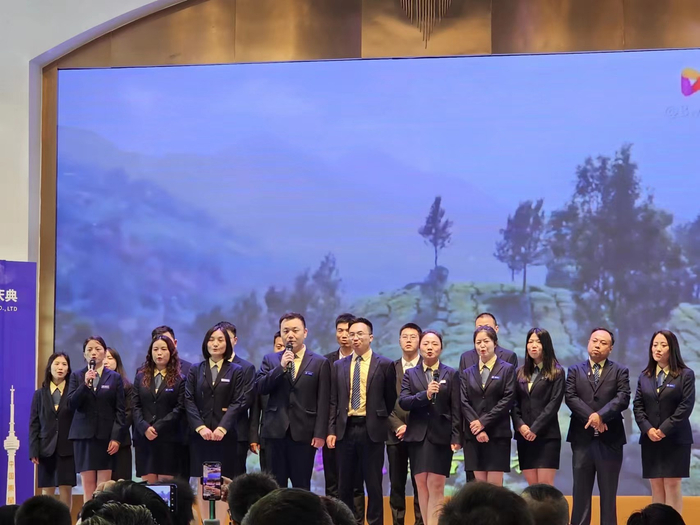 东星集团现管理层团队。 时代财经/摄