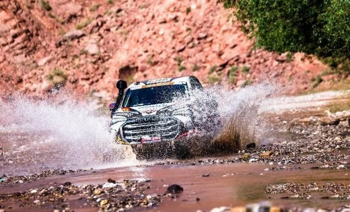 上汽大通MAXUS“上汽牛”T90赛车。 上汽大通供图 华龙网发