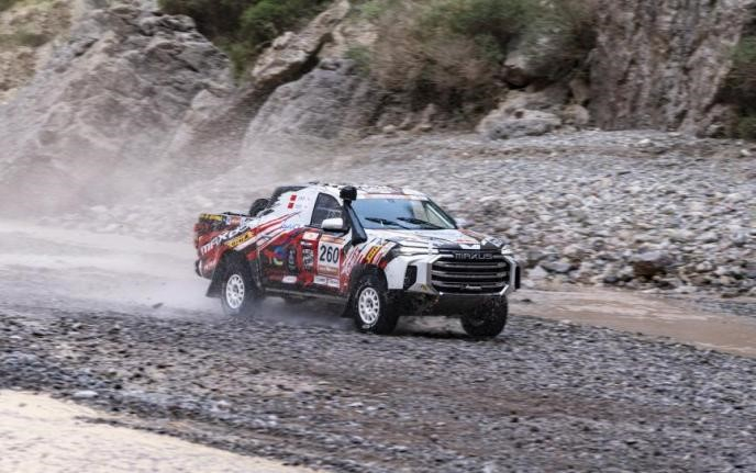 上汽大通MAXUS“上汽牛”T90赛车。 上汽大通供图 华龙网发