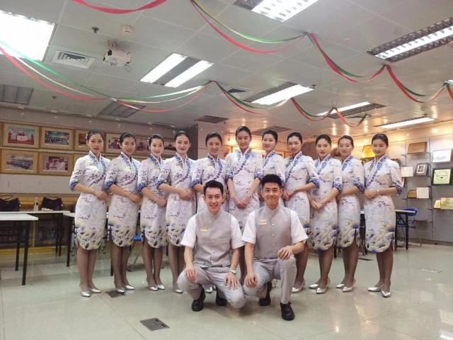 ▲海南航空男女空中乘务员形象。图片来源/海南航空官方微信