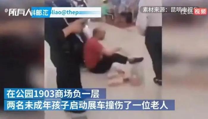 商场内新能源展车被男童开动撞上扶梯 现场视频曝光