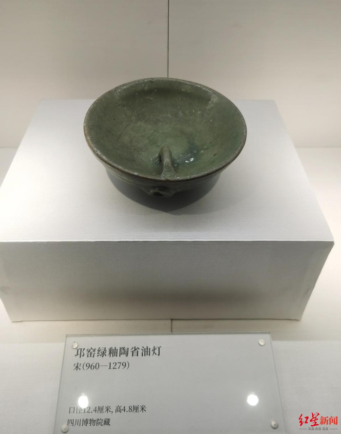 ↑宋代邛窑绿釉陶省油灯