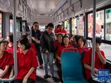 组图：出发！这是张桂梅的第13次送考