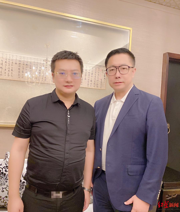 ↑李阳及其代理律师周兆成