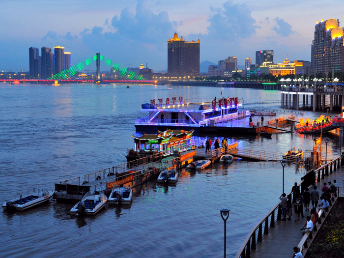 吉林市开通松花江游船。新华社发（吉林市委宣传部提供）