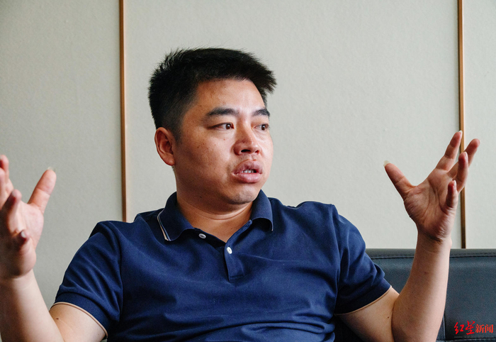 ▲红色刀锋球迷会会长陈涛