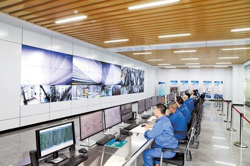     张宣科技氢冶金示范工程主控室。 河北日报记者 贡宪云摄