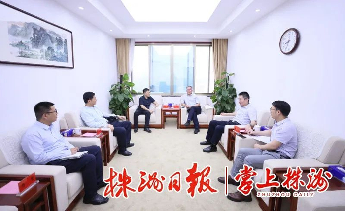 曹慧泉会见中国民航大学调研组一行。记者 易翔 摄