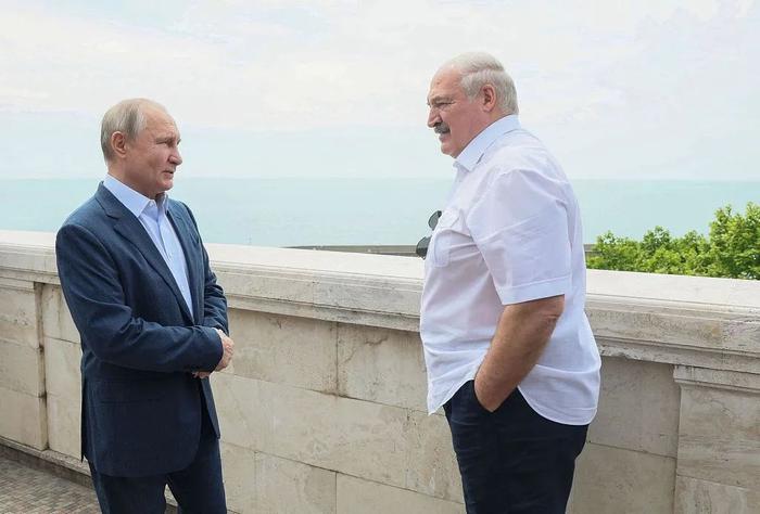 6月9日，俄罗斯总统普京在索契会见到访的白俄罗斯总统卢卡申科。图源：克里姆林宫官网