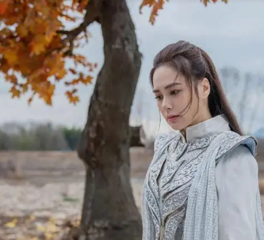 在电影《封神》里，饰演妲己的阿娇还有将军造型