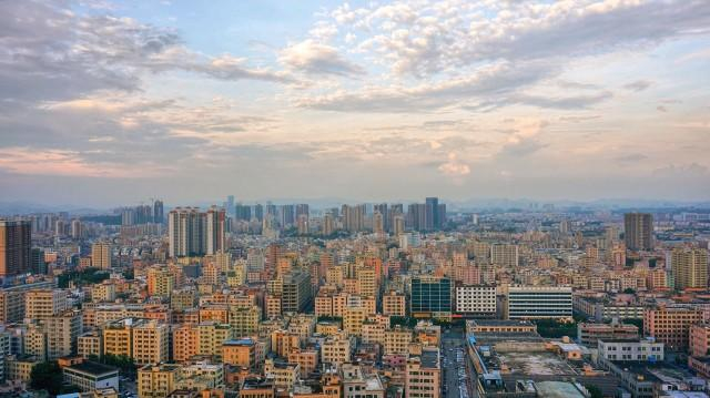 ↑深圳宝安城中村 图据视觉中国