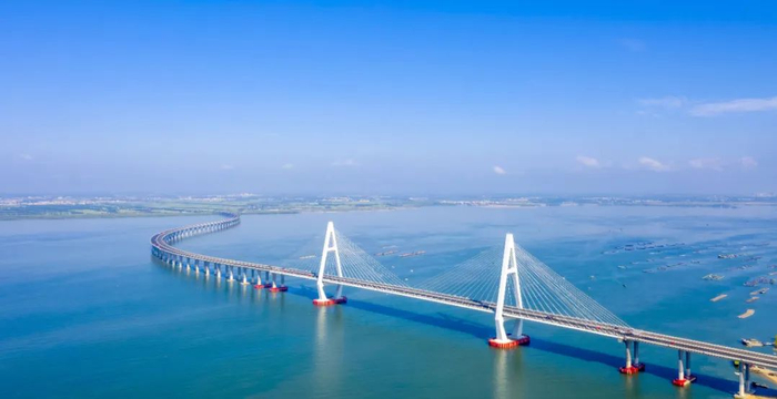 通明海特大桥。罗锦屏摄