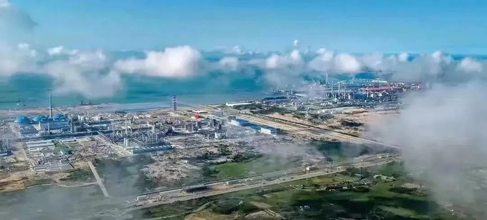 东海岛产业集群。张锋锋摄