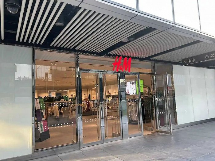 图/H&M三里屯旗舰店，来源/燃次元拍摄